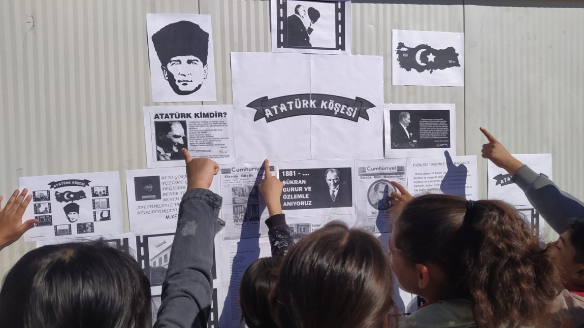 Okulumuzda ' ATATÜRK KÖŞESİ ' Panosu Hazırlanmıştır!!