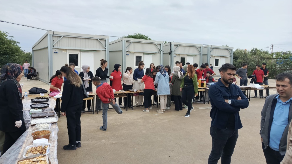 Okulumuzda 'Türk Silahlı Kuvvetlerini Güçlendirme Vakfı' Yararına Kermes Düzenlenmiştir!!!